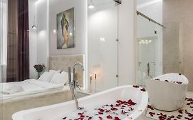 Royal Special Bathtub Apartment